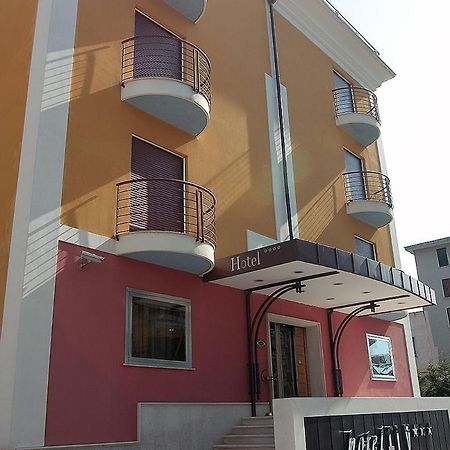 קאסוריה Hotel Fly מראה חיצוני תמונה
