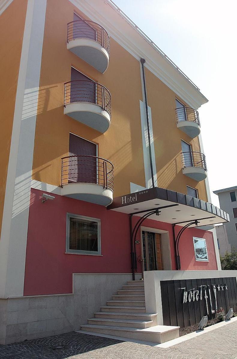 קאסוריה Hotel Fly מראה חיצוני תמונה